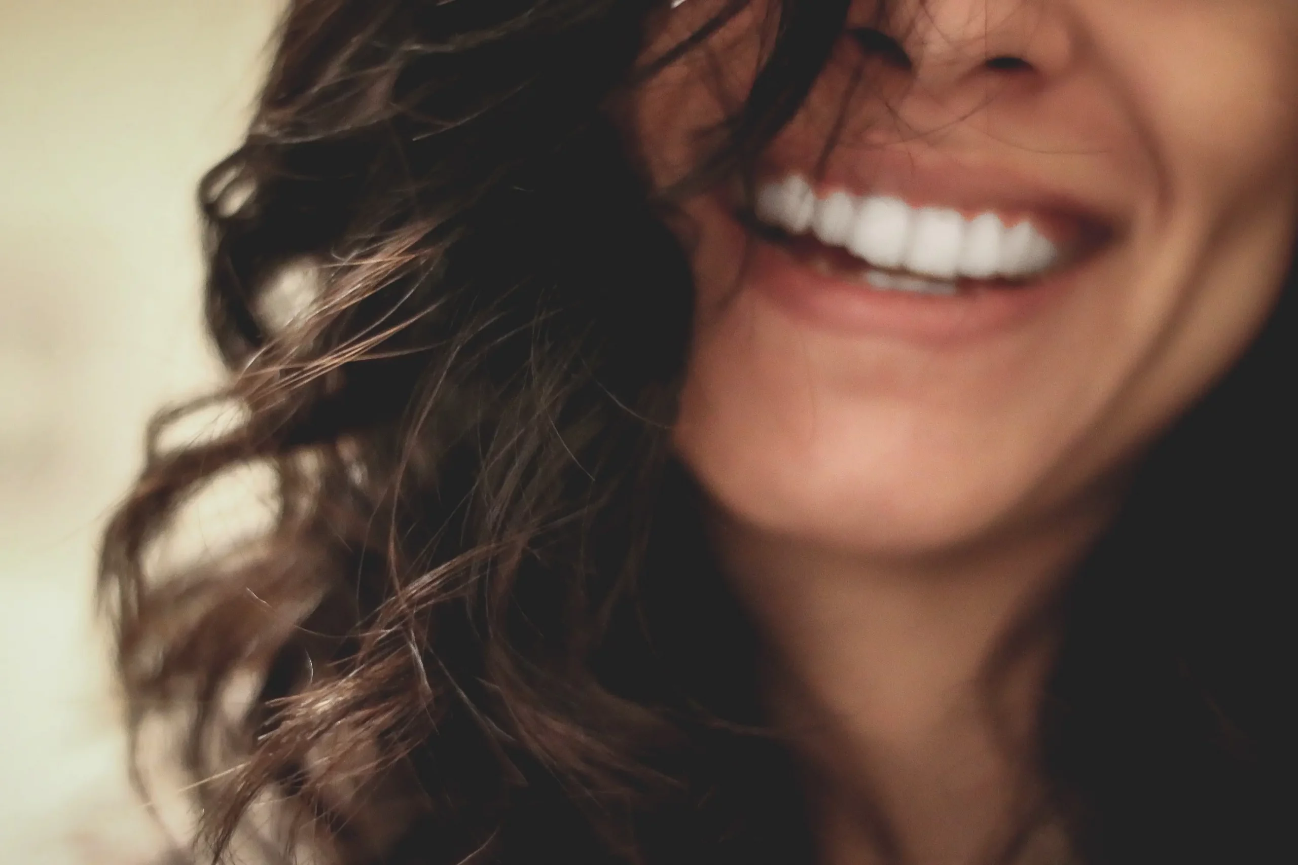 A girl smiling showing her white teeth